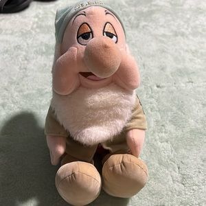 Sleepy Snow White drawf stuffed doll